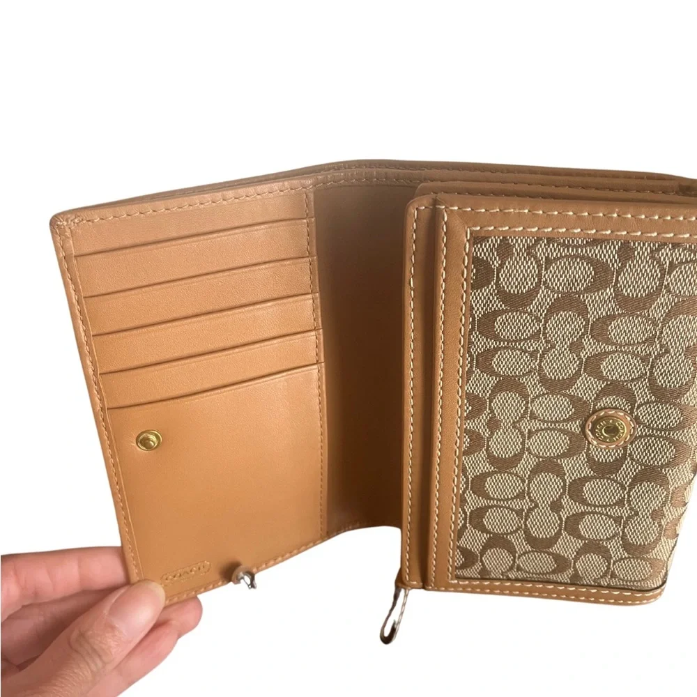 Coach Wallet - Picture 4 of 10